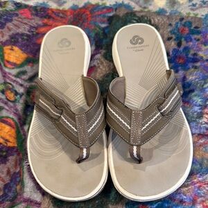 🚶🚶‍♀️Clarks Women's Gray Sandals